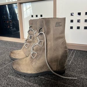 Sorel Joan of Arctic gray Leather Wedge bootie, women’s size 7